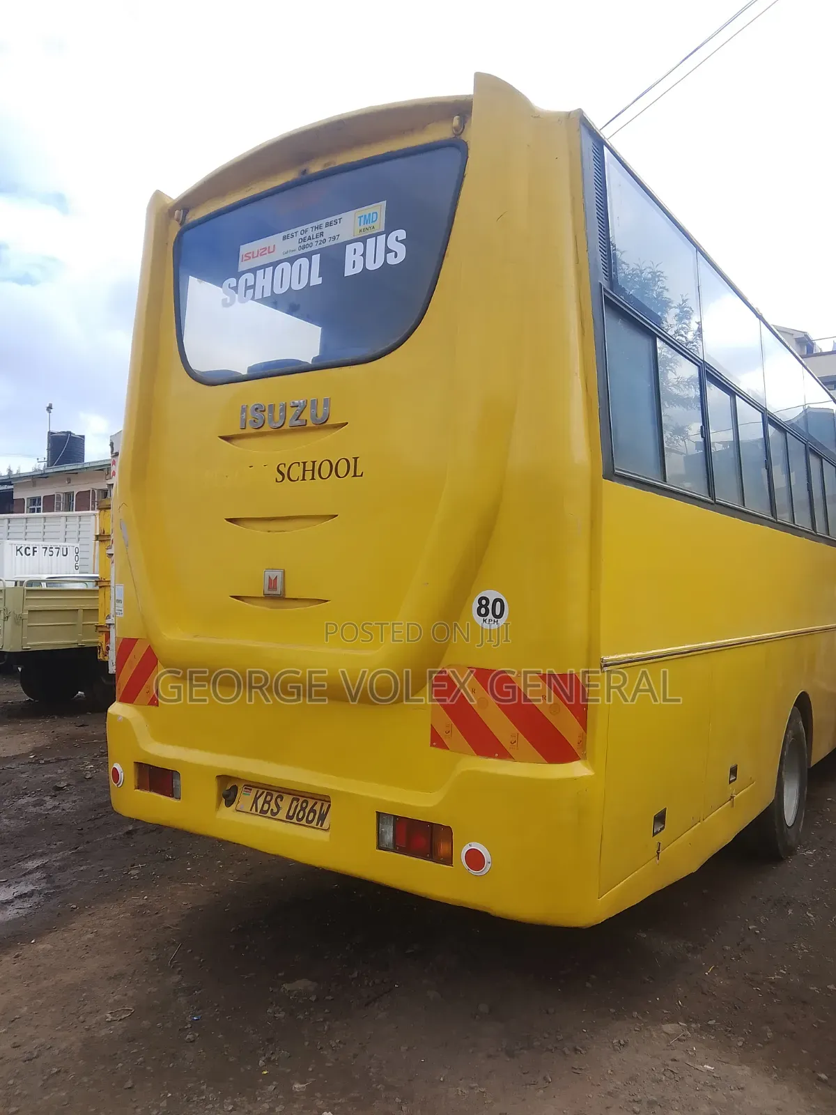 Isuzu Executive Bus 2011 Yellow