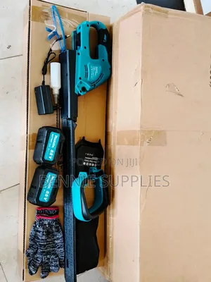 Makita Cordless Hedge Trimmer
