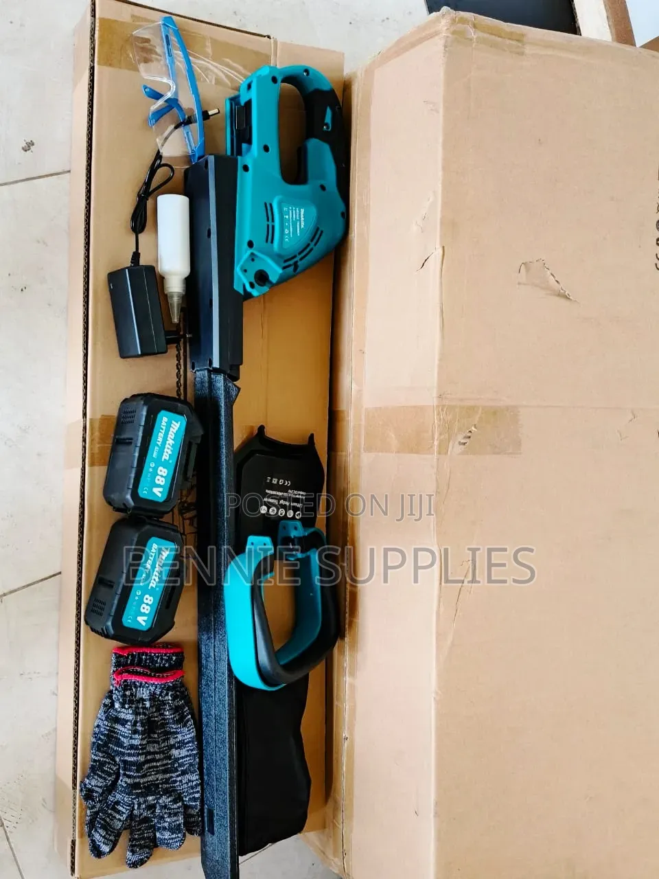 Makita Cordless Hedge Trimmer