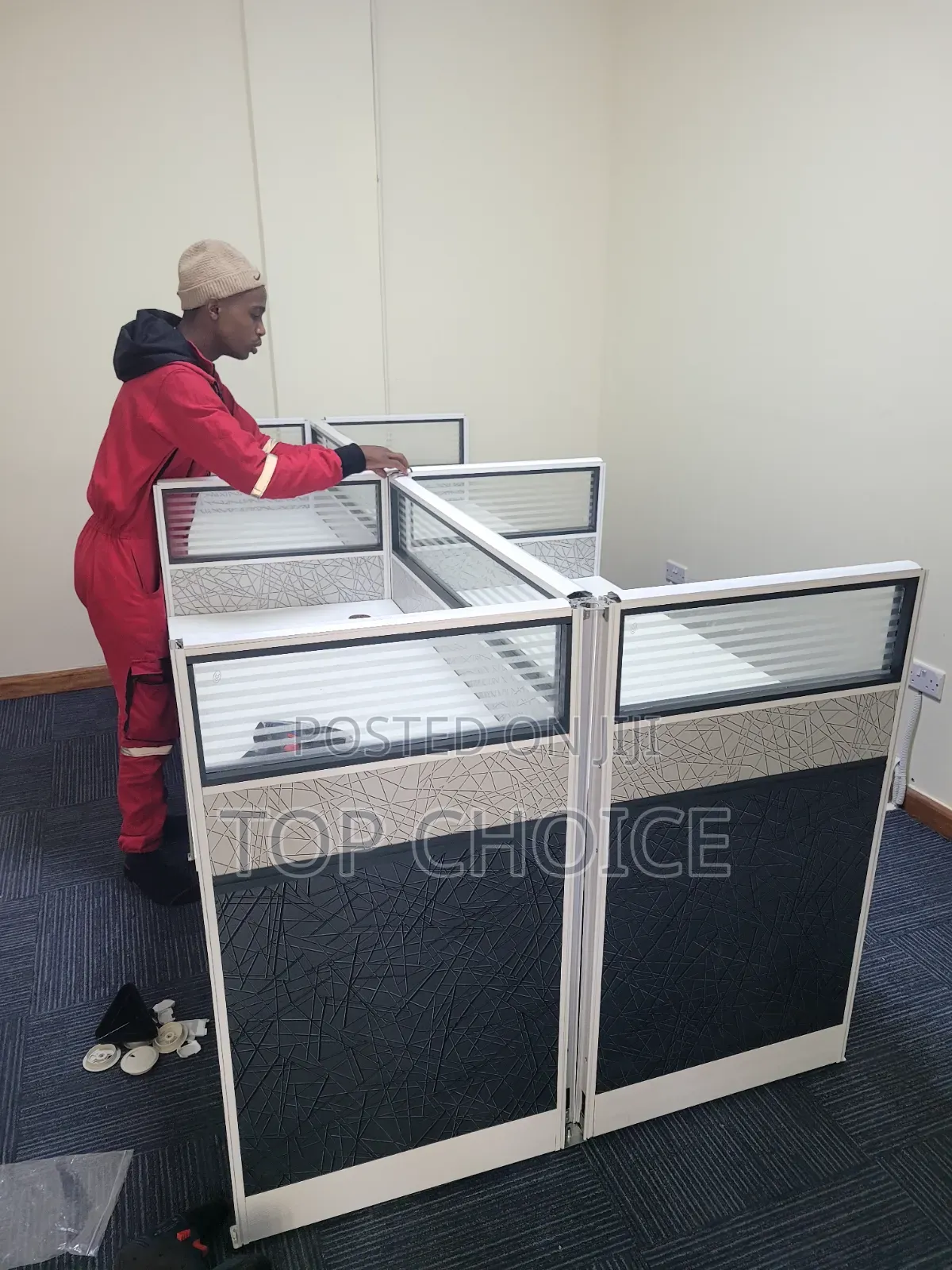 White - Black 4-Way Workstations