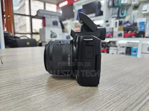 Canon Mirrorless M50 With 15-45mm F3.5