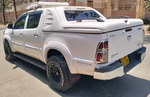 Toyota Hilux 2012 White