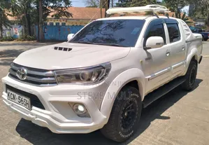 Toyota Hilux 2012 White
