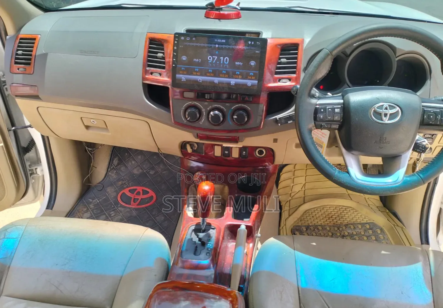 Toyota Hilux 2012 White