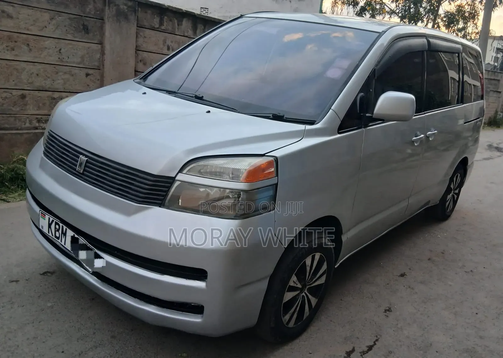 Toyota Voxy X 2WD 8-Seater 2004 Silver