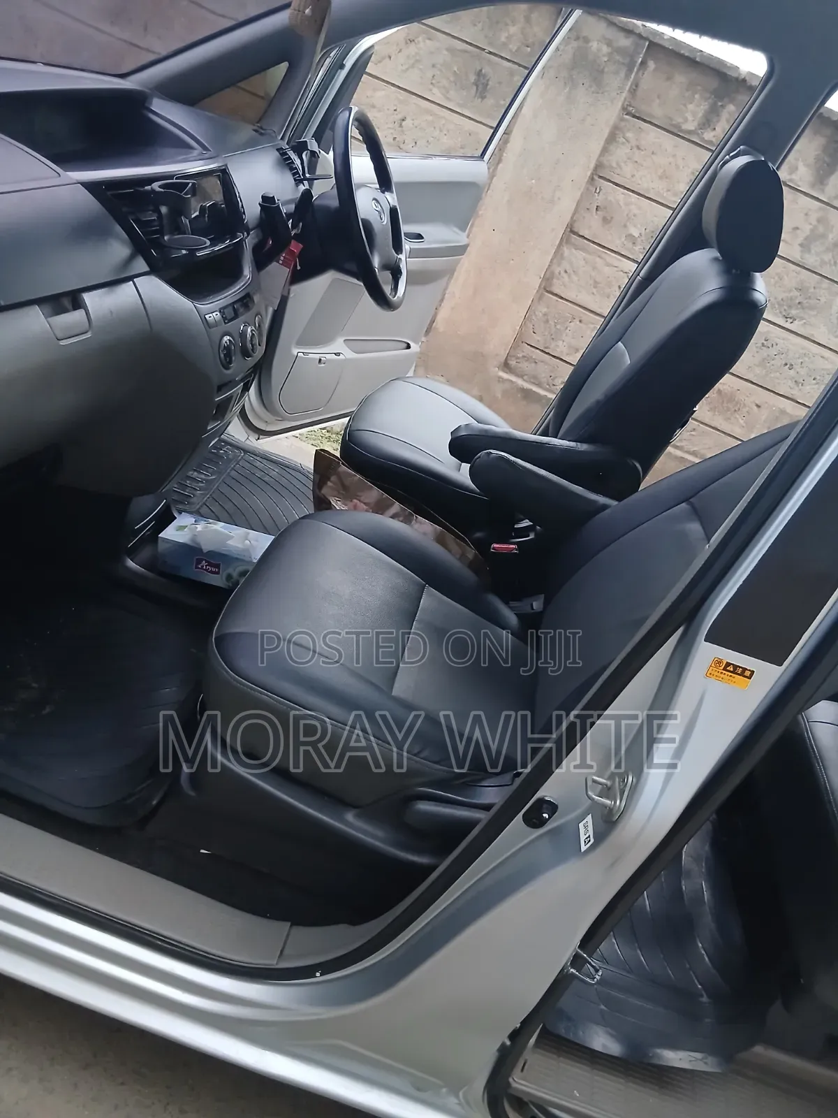 Toyota Voxy X 2WD 8-Seater 2004 Silver
