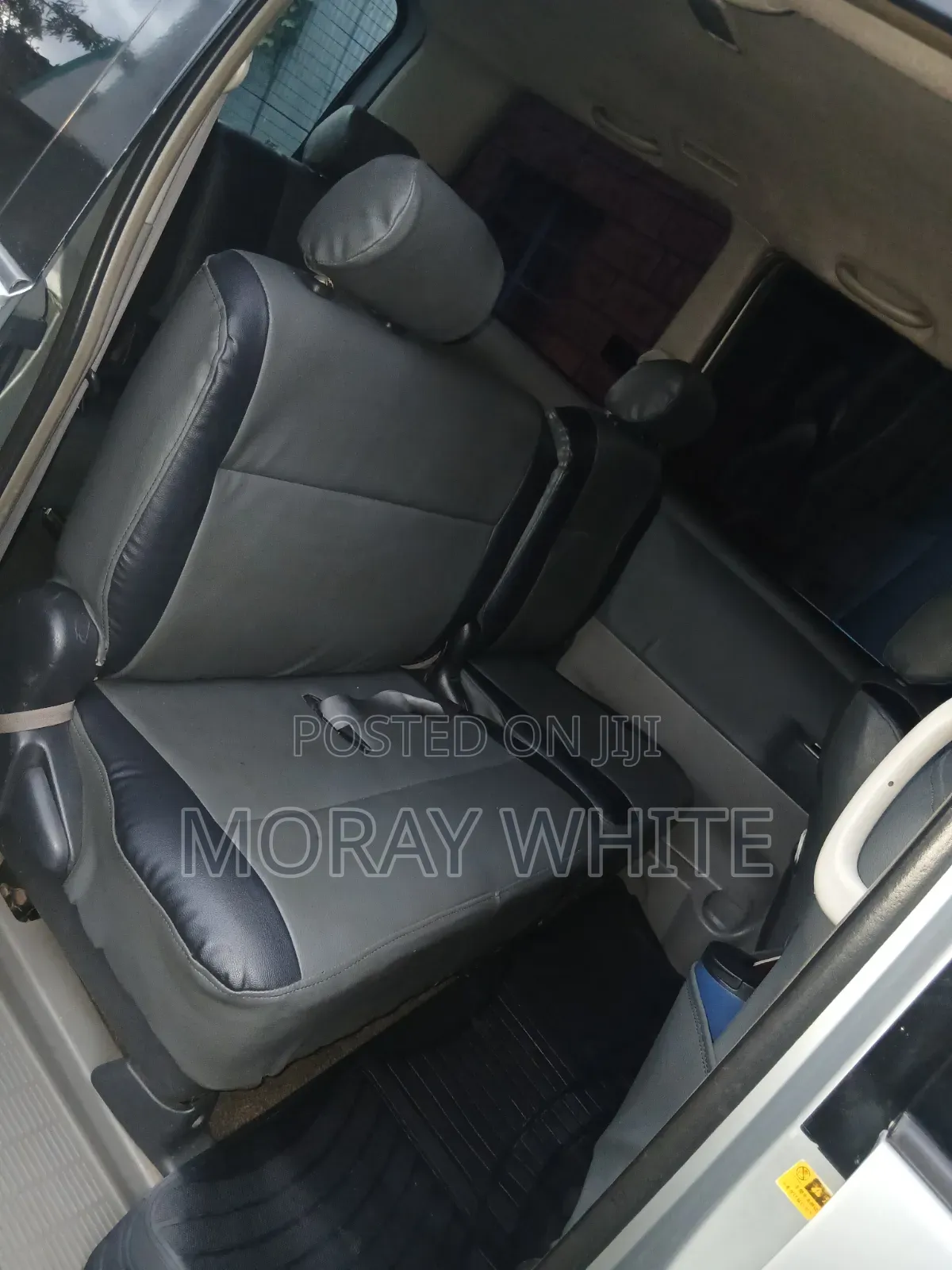 Toyota Voxy X 2WD 8-Seater 2004 Silver