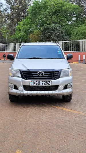 Toyota Hilux 2.5 D-4D SRX 2012 Silver