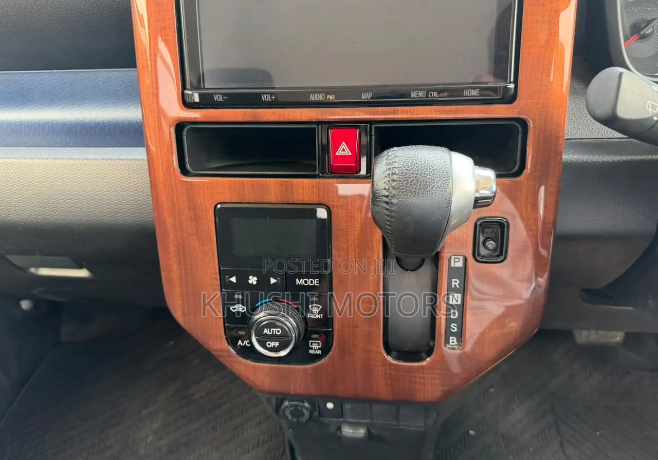 Toyota Roomy 2019 Brown
