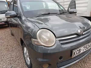 Toyota Sienta 2007 Gray
