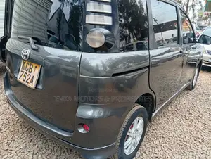 Toyota Sienta 2007 Gray