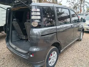 Toyota Sienta 2007 Gray