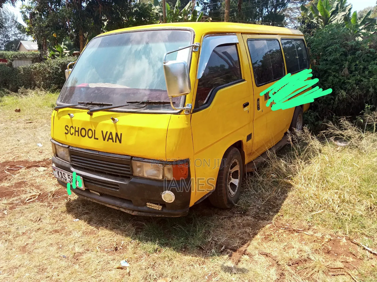 Nissan Caravan (Urvan) 2004 Yellow