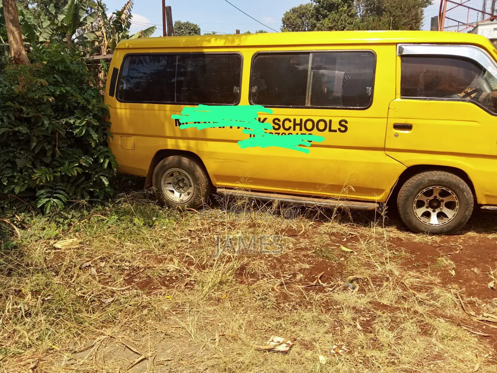Nissan Caravan (Urvan) 2004 Yellow