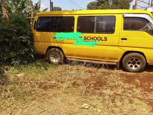 Nissan Caravan (Urvan) 2004 Yellow