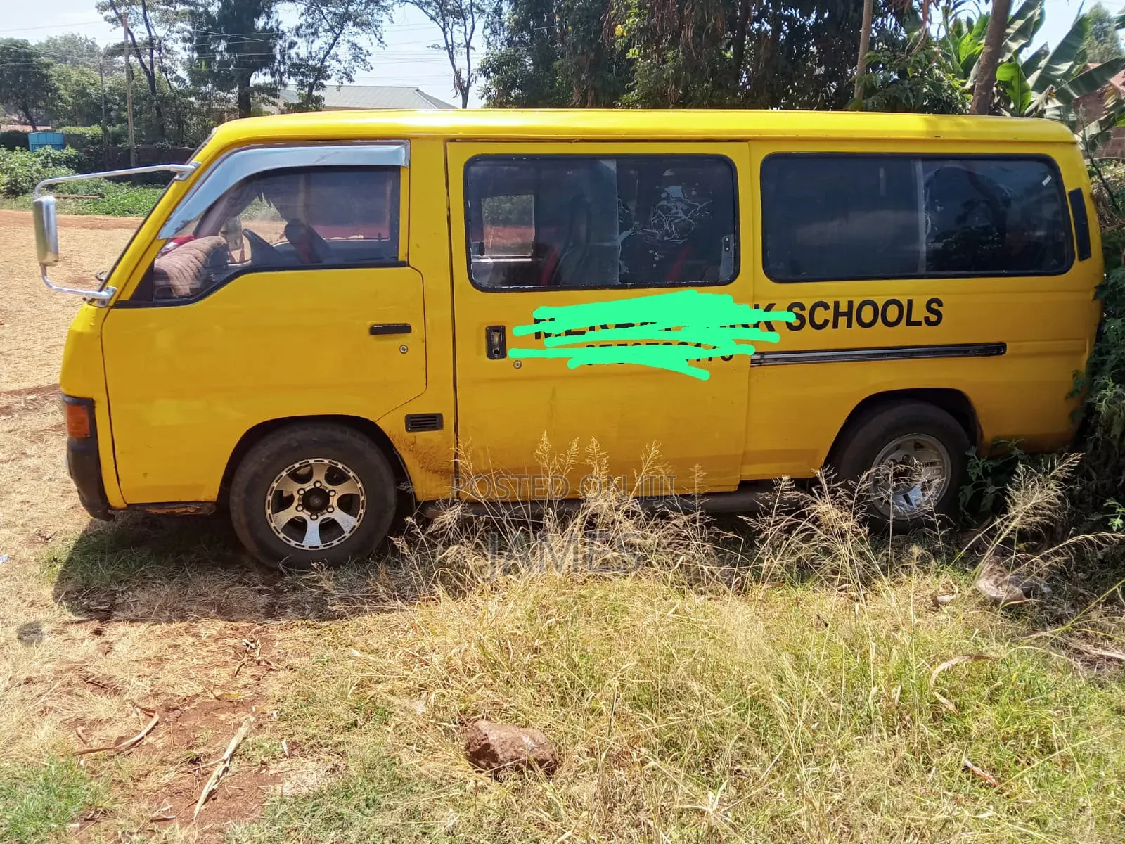 Nissan Caravan (Urvan) 2004 Yellow
