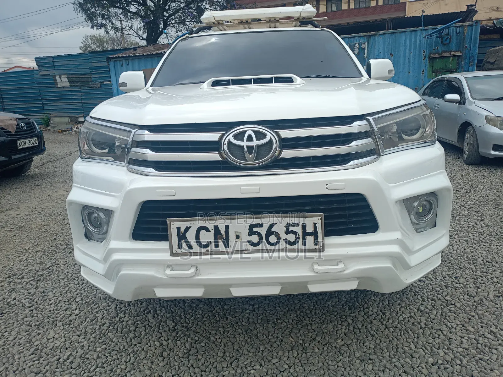 Toyota Hilux 2012 White