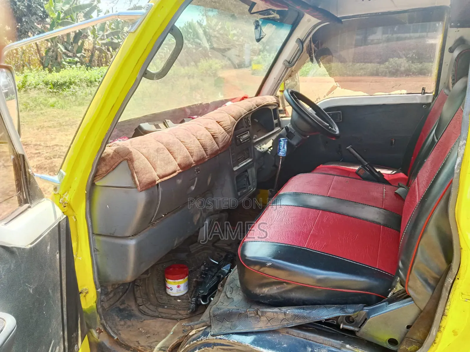 Nissan Caravan (Urvan) 2004 Yellow