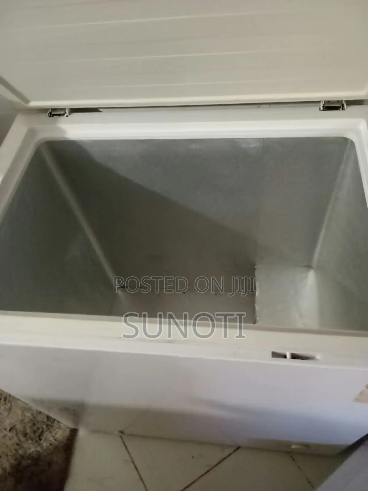 Hisense Chest Freezer 142L - Fast Freezing - Clean - Working Perfectly