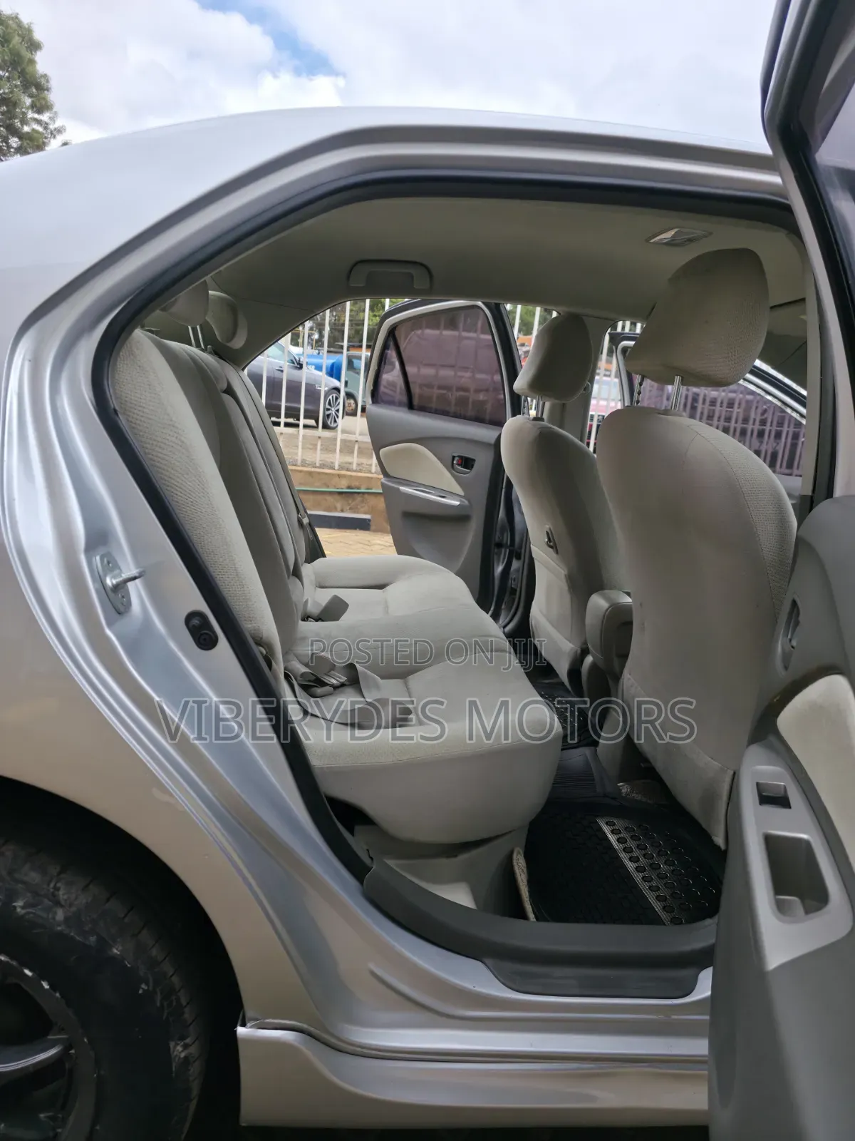 Toyota Belta 2009 Silver