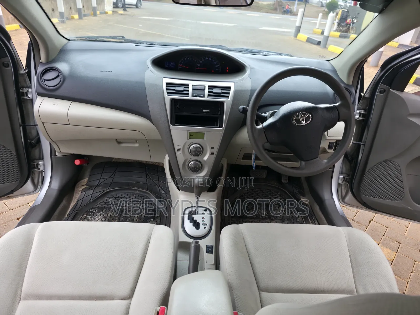 Toyota Belta 2009 Silver
