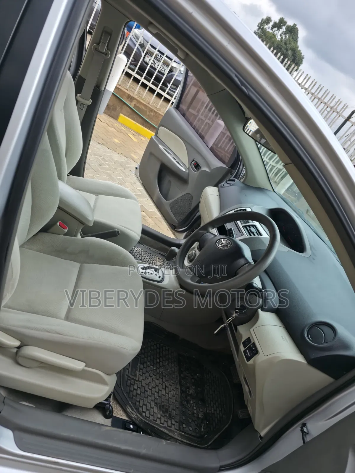 Toyota Belta 2009 Silver