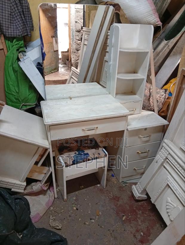 Set Dressing Table