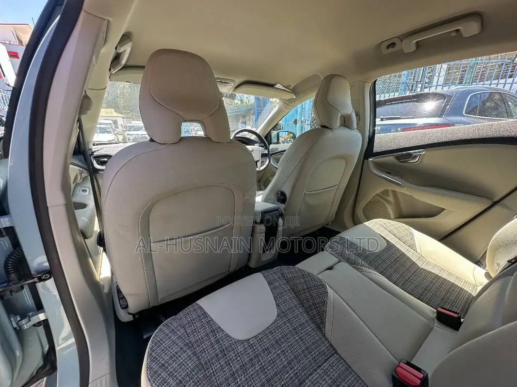 Volvo V40 2019 Blue