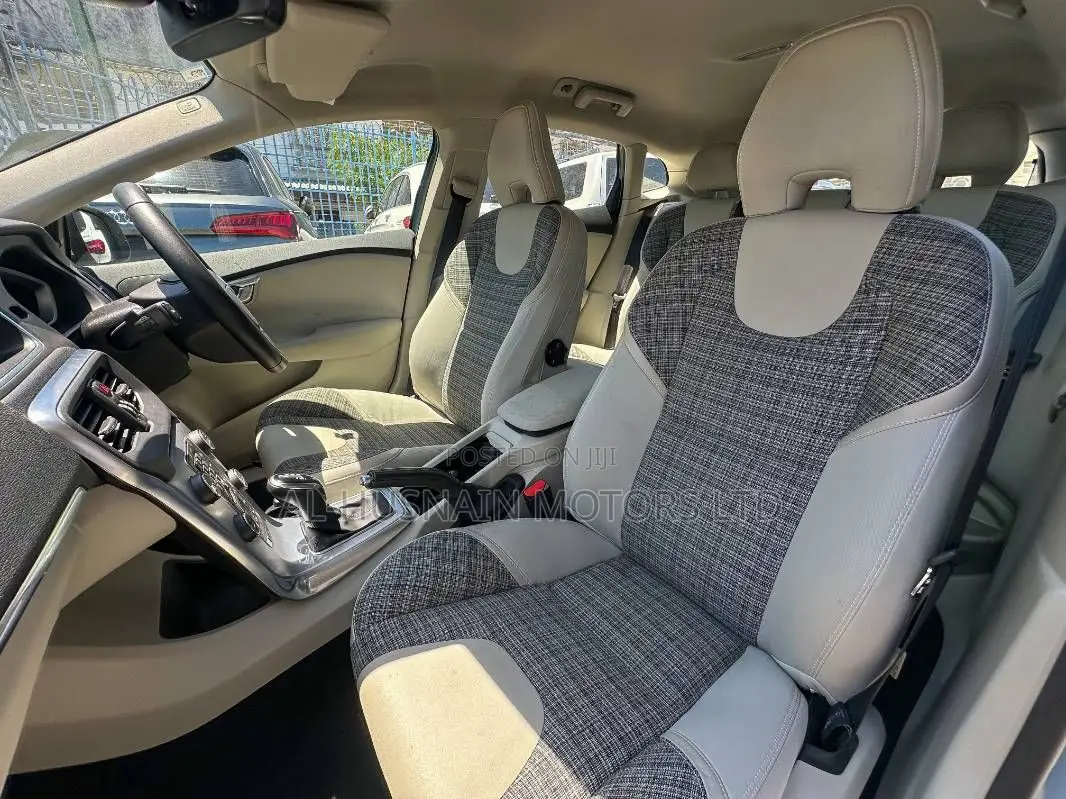 Volvo V40 2019 Blue