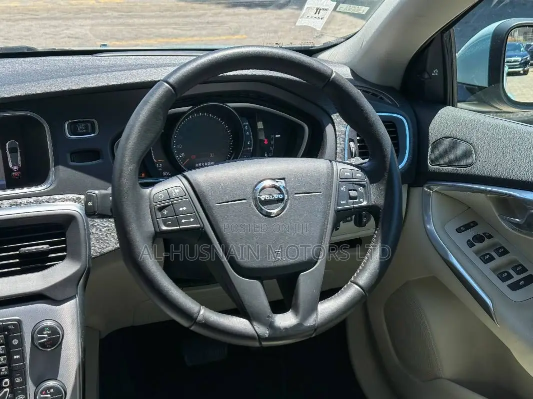 Volvo V40 2019 Blue
