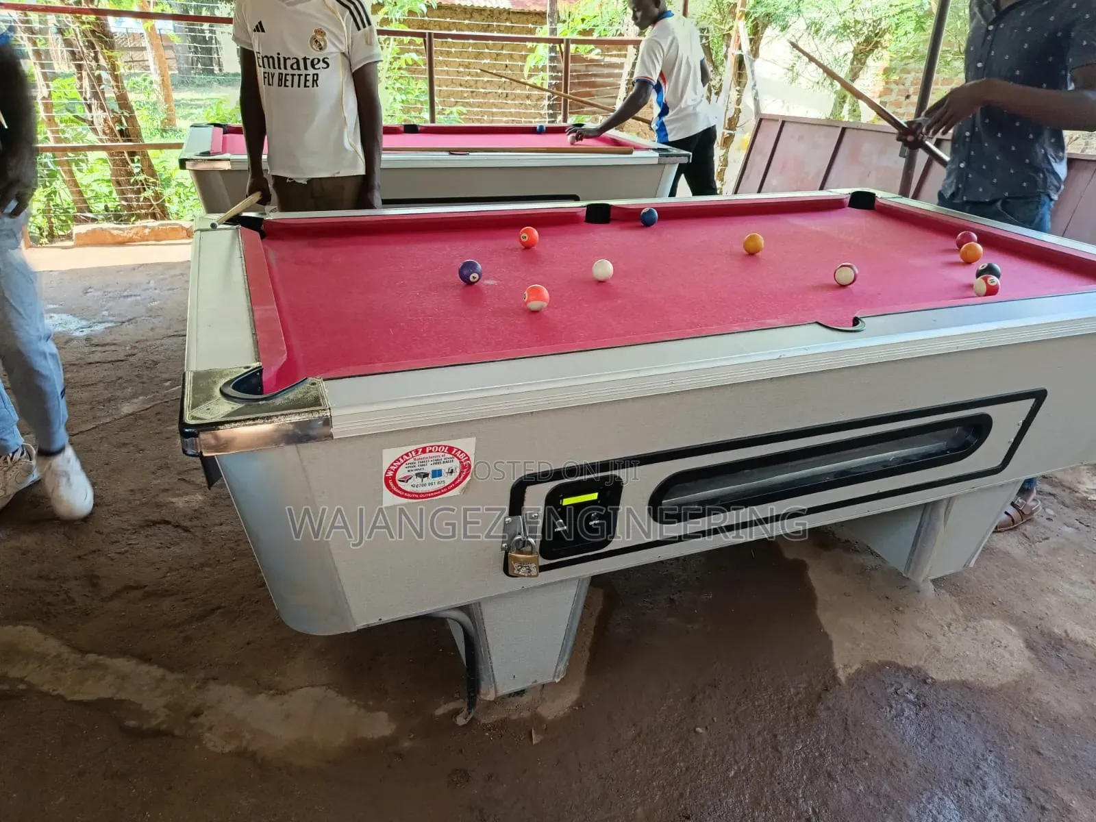 Automatic Ball-Return Pool Table
