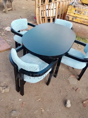 Cap Chair 4seater Black