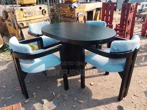 Cap Chair 4seater Black