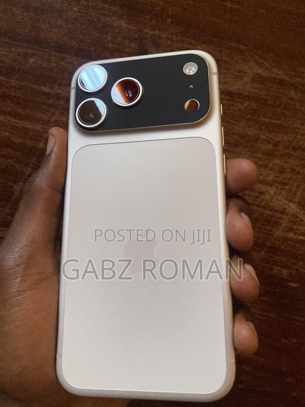 Apple iPhone 17 Pro Max 1 TB Silver - main view