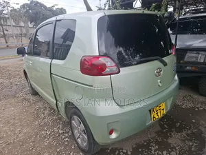 Toyota Porte 2008 Green