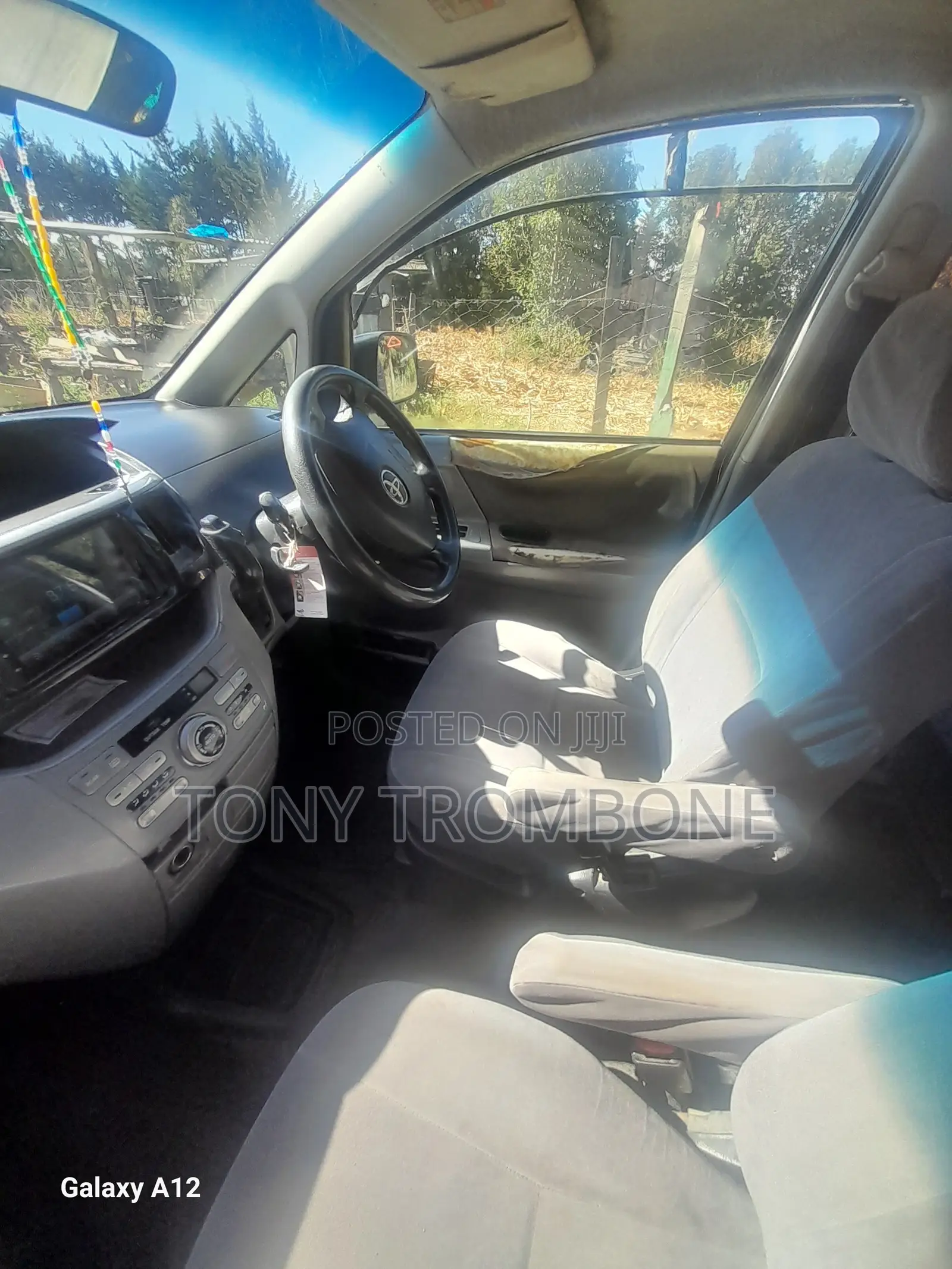 Toyota Voxy X 2WD 8-Seater 2004 Blue