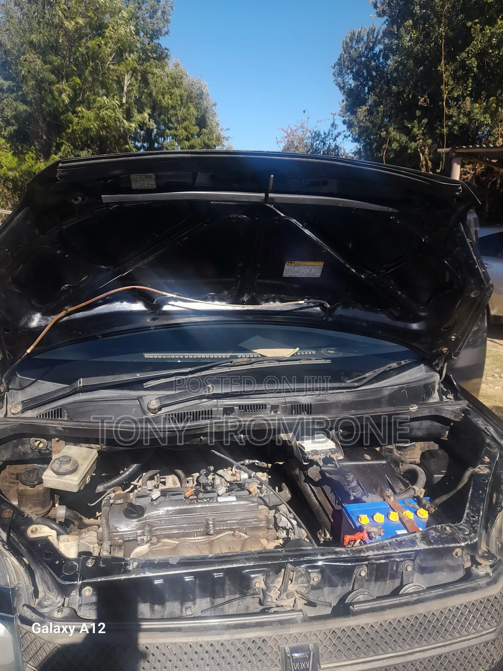 Toyota Voxy X 2WD 8-Seater 2004 Blue