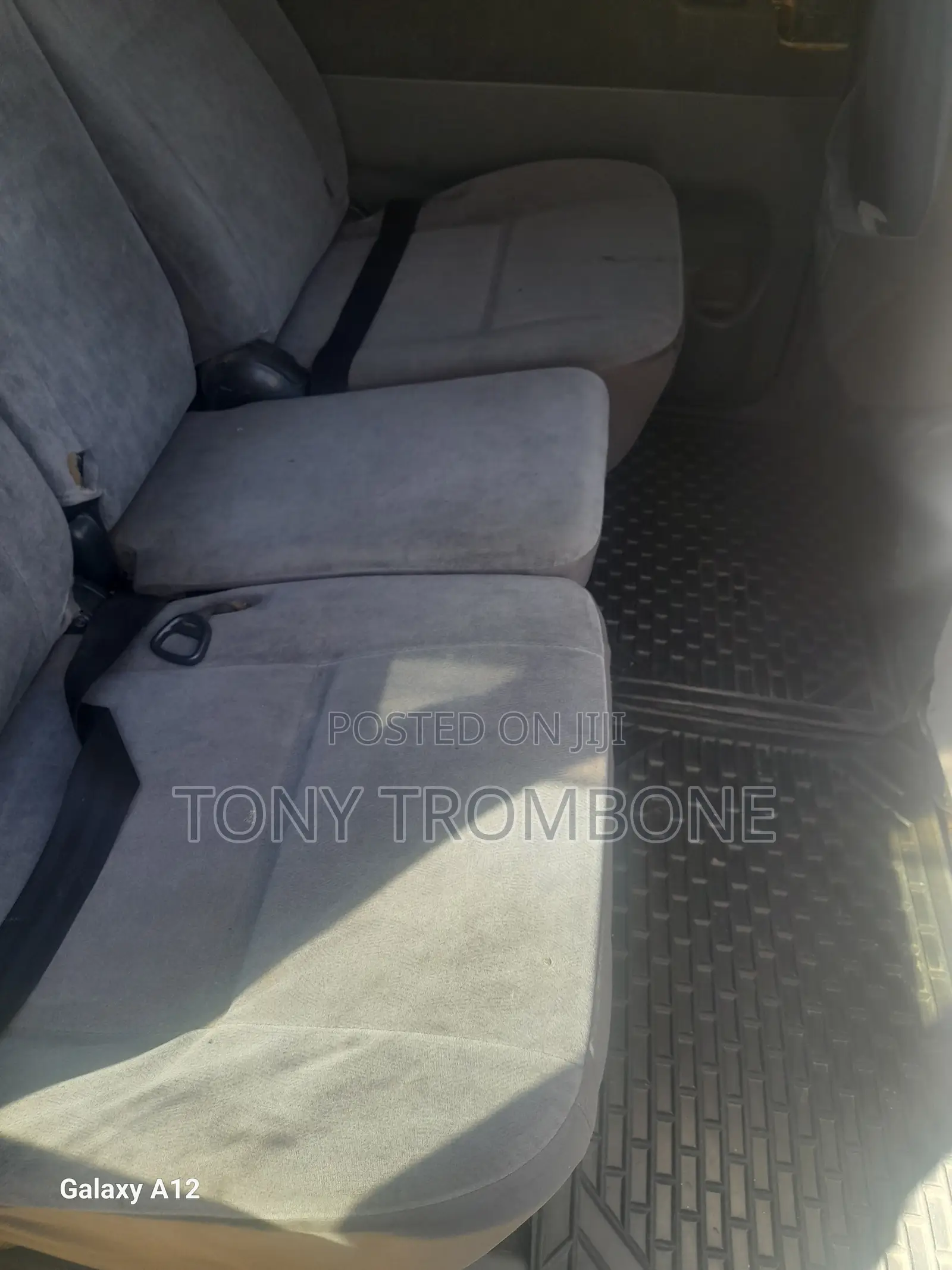Toyota Voxy X 2WD 8-Seater 2004 Blue