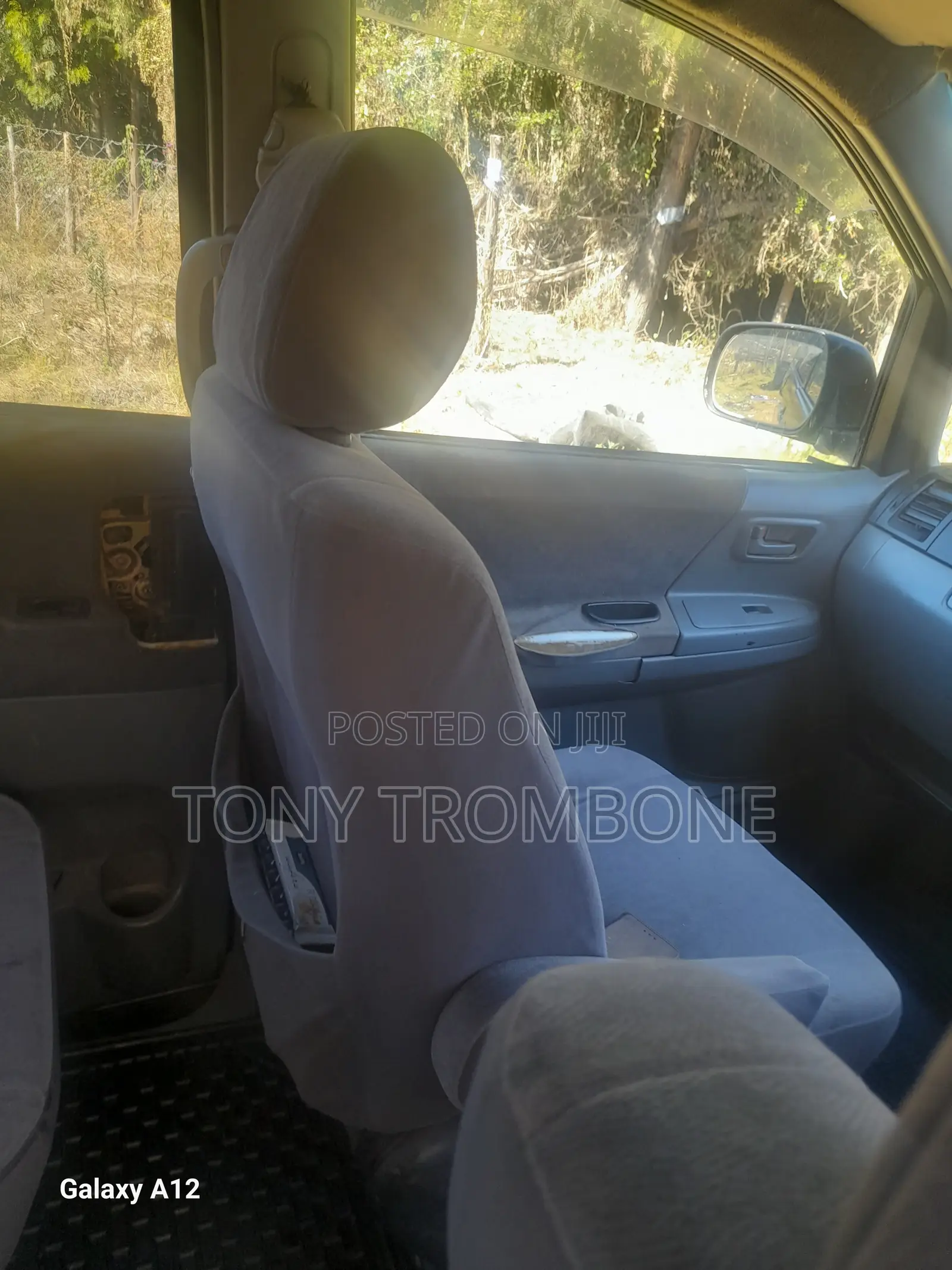 Toyota Voxy X 2WD 8-Seater 2004 Blue