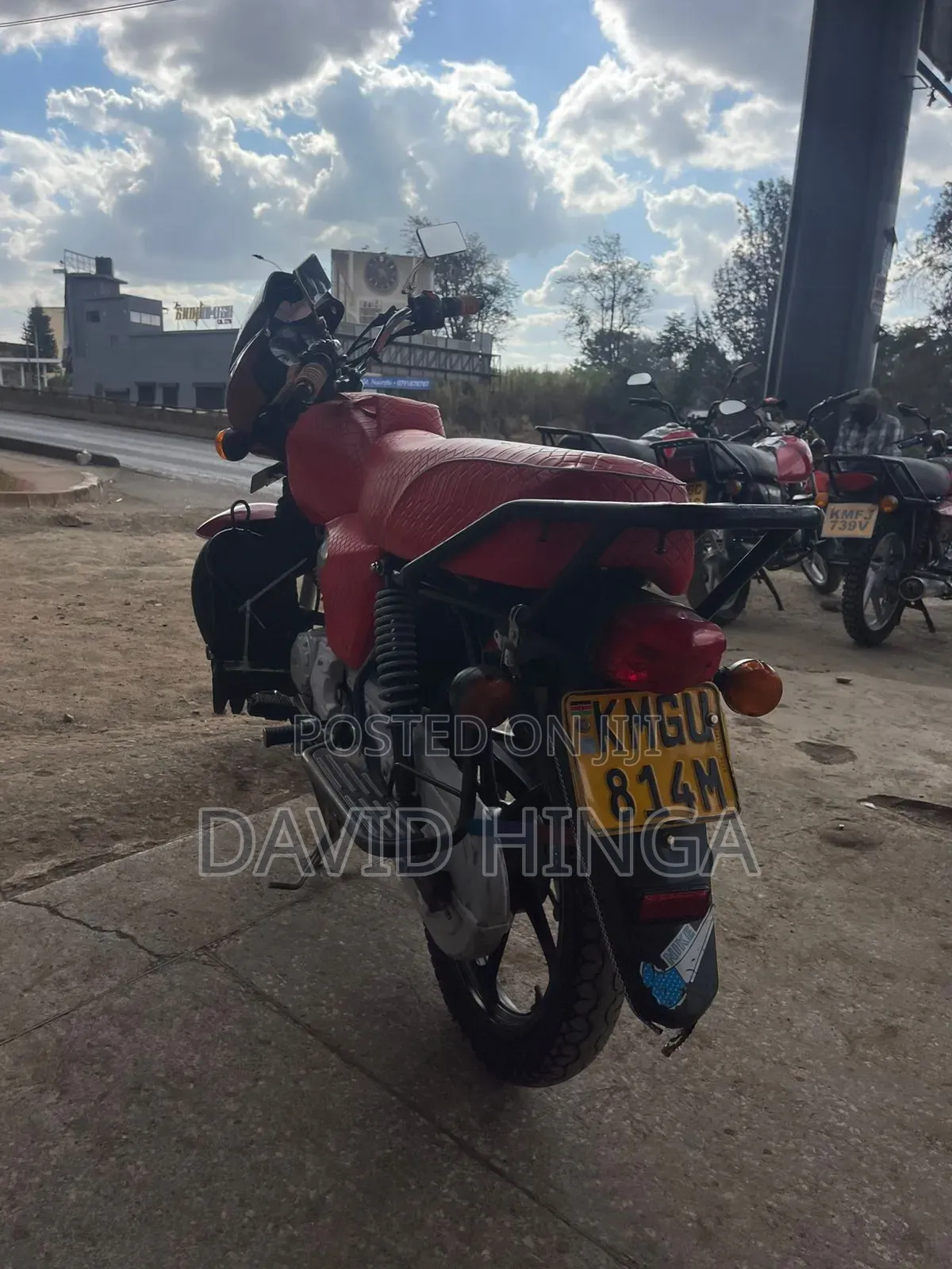 TVS HLX 125 2025 Red