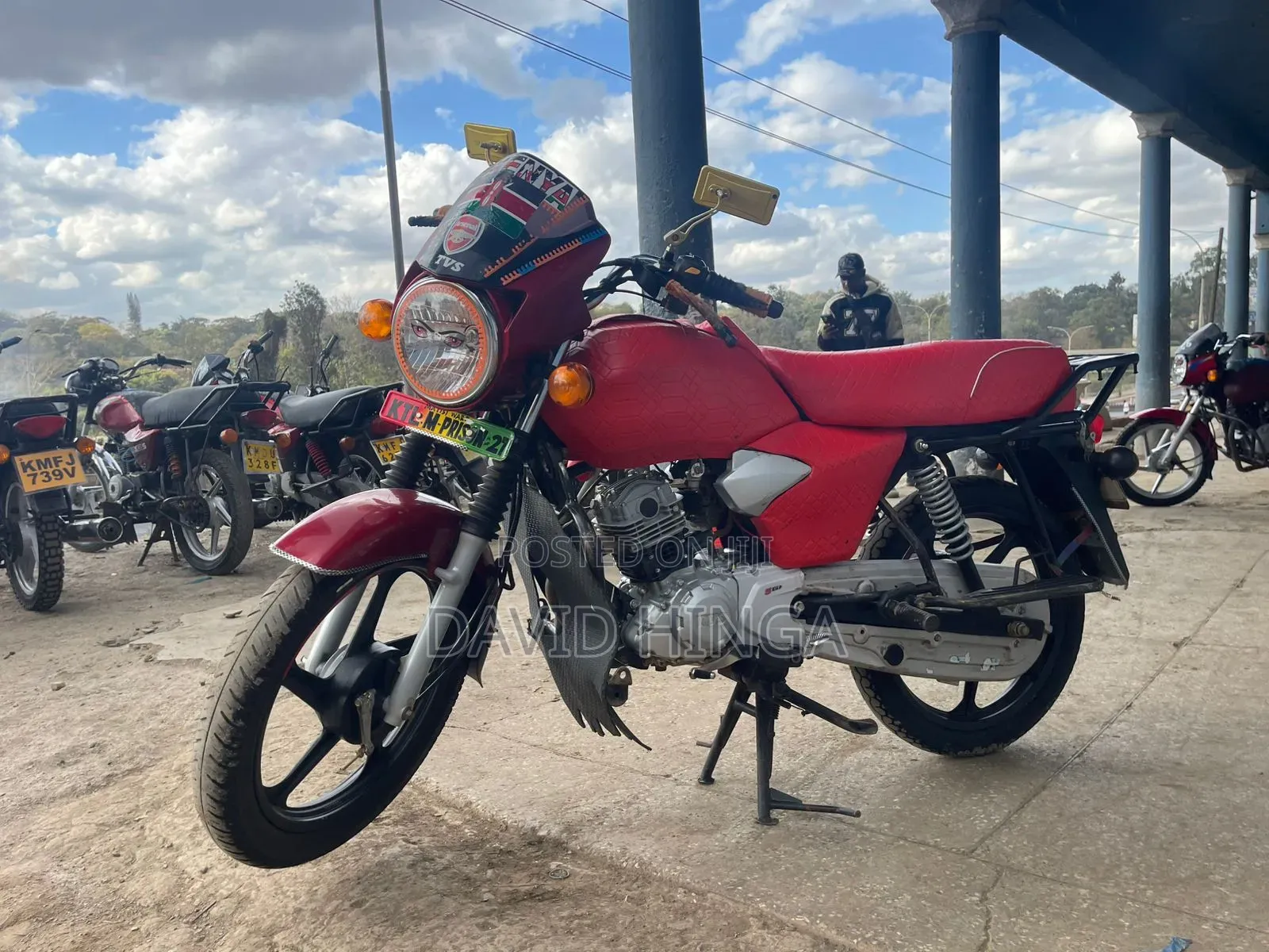 TVS HLX 125 2025 Red