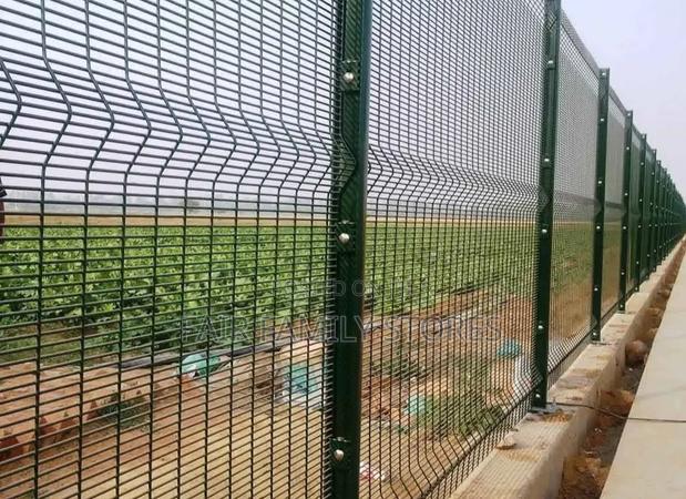 Security Mesh Fence - thumbnail 2