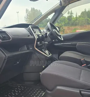 Nissan Serena 2017