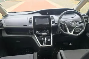 Nissan Serena 2017