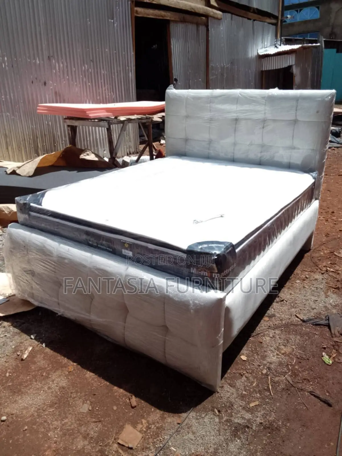 5x6 White Grid Tufted Chester Bed