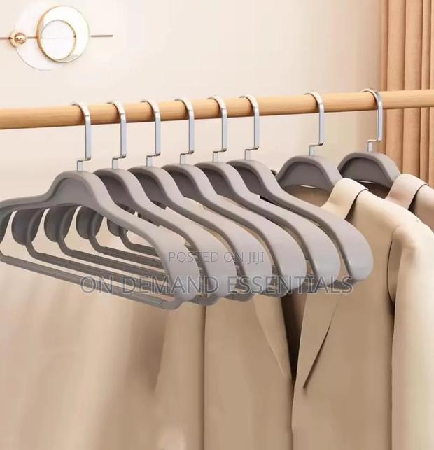 Thickened Nonslip Plastic Hangers. 10pcs Set - thumbnail 2