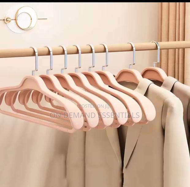 Thickened Nonslip Plastic Hangers. 10pcs Set - thumbnail 3