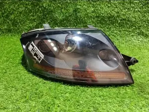 Headlight Assy Rh Audi Tt  2001