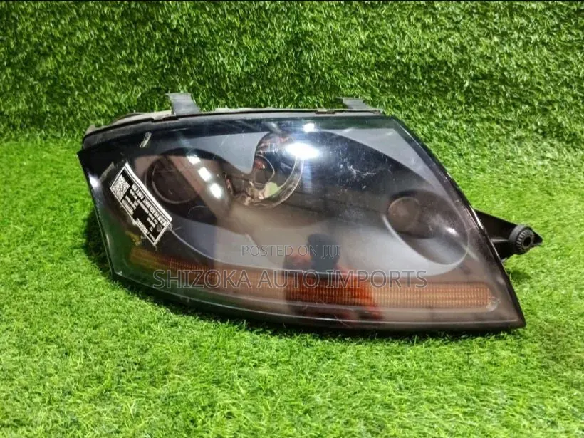 Headlight Assy Rh Audi Tt  2001