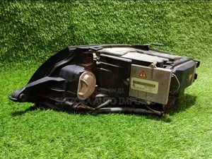 Headlight Assy Rh Audi Tt  2001